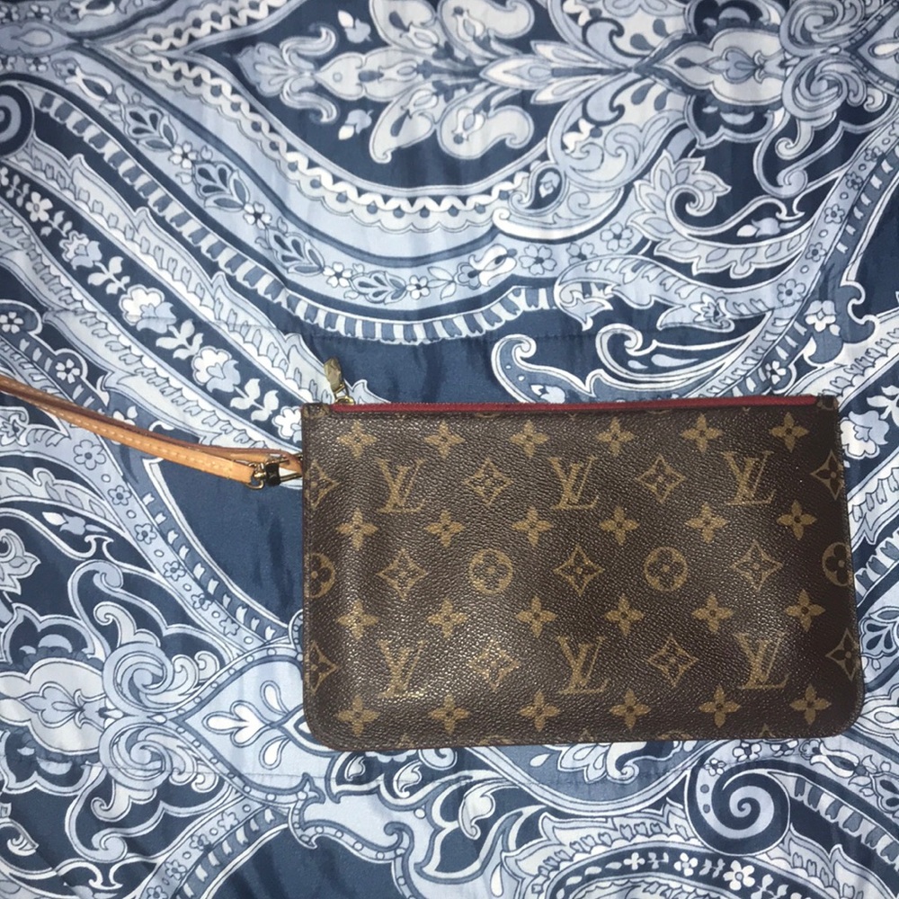 LOUIS VUITTON CLUTCH